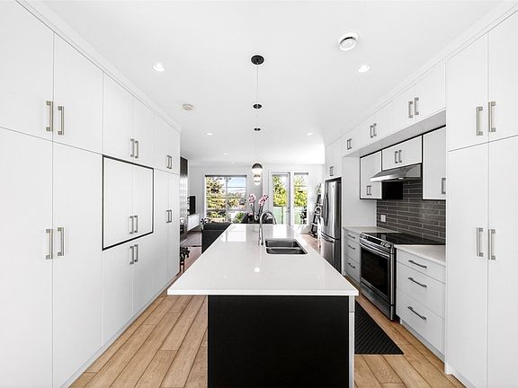3rd image of 1052 Tillicum Rd #1