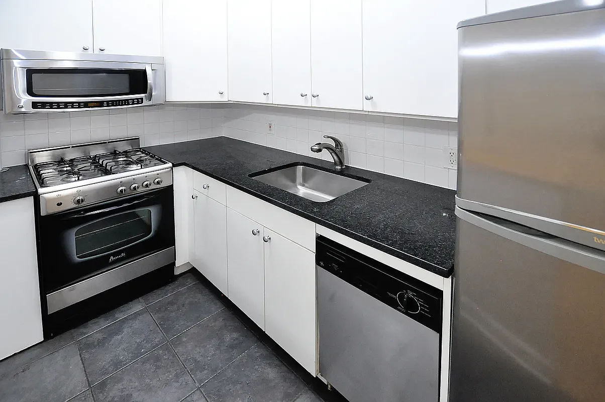 477 Central Park West — Photo 2