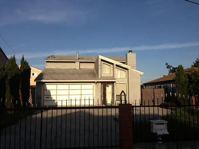 642 12th St photo 1