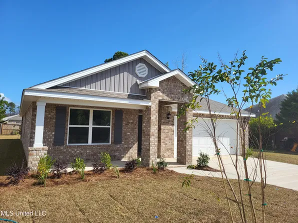 3212 N 10th St, Ocean Springs, MS 39564