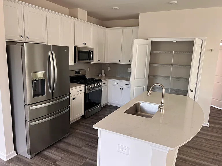 7026 Everly Commons Ln — Photo 2