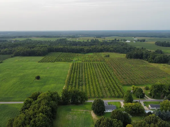 44702 56th Ave, Paw Paw, MI 49079