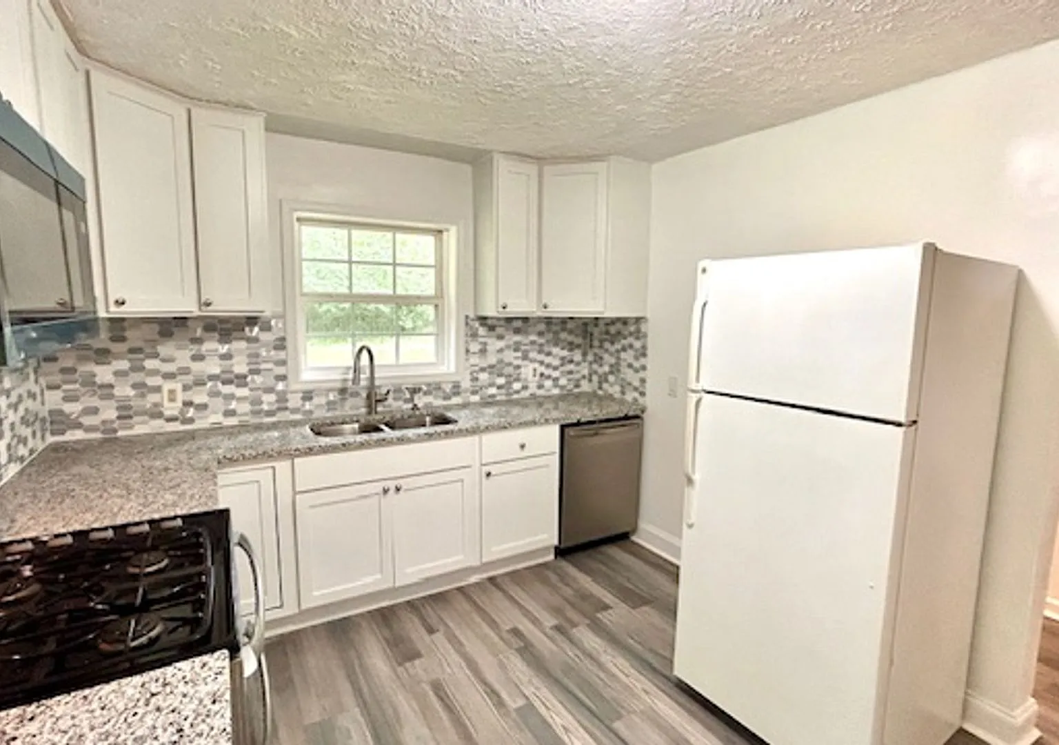 135 Haywood Valley Rd — Photo 4