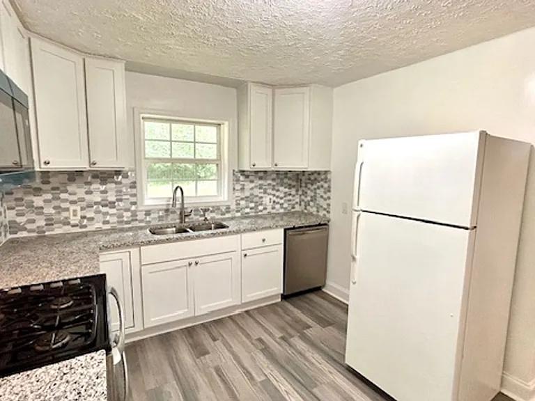 135 Haywood Valley Rd — Photo 4