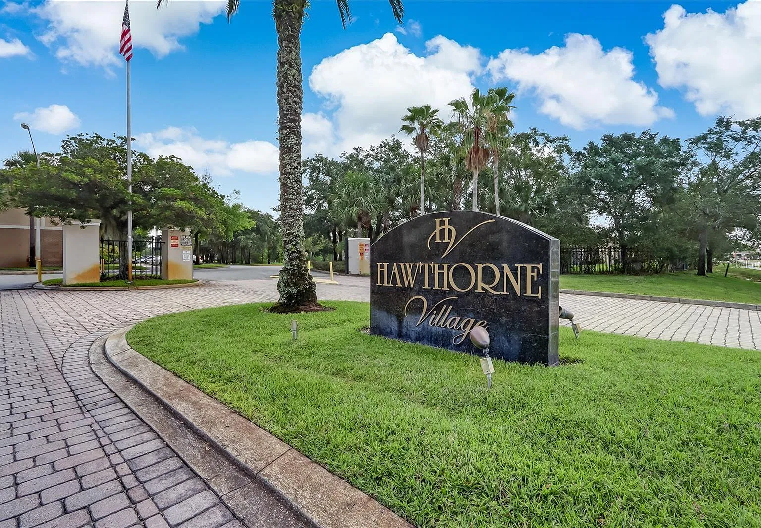 2 bed, 905 sqft, $1,600 — Photo 1