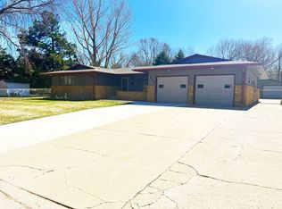 219 W 6th St, Valentine, NE 69201