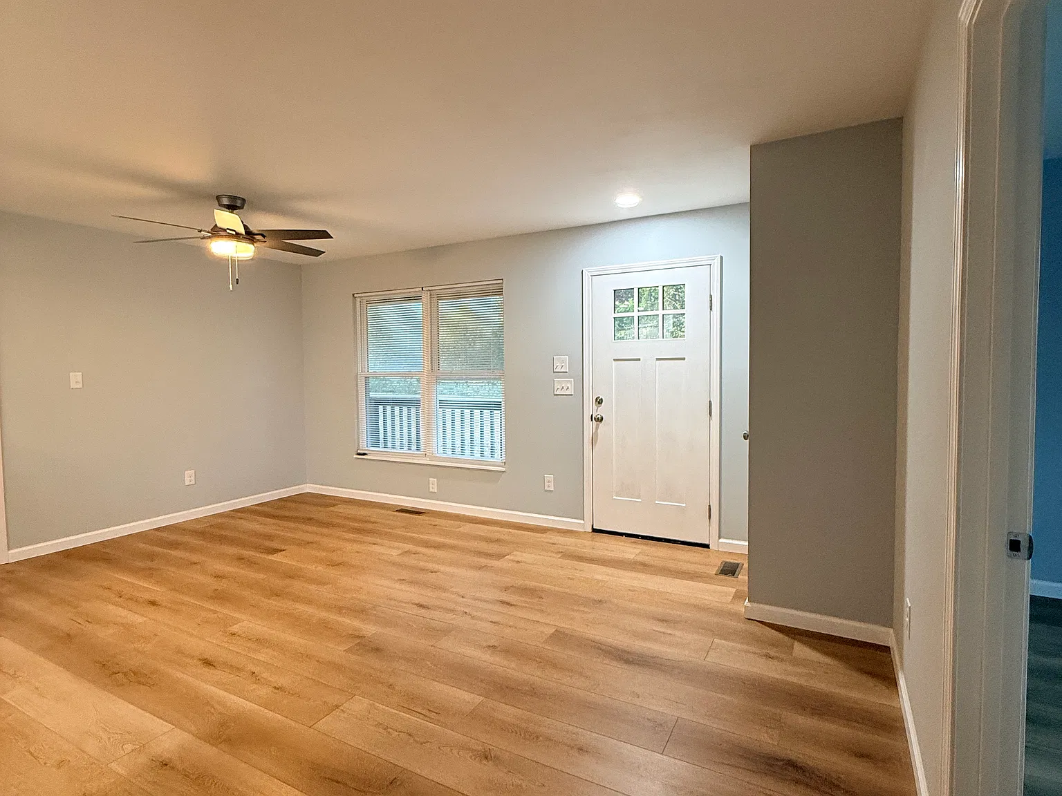 3 bed, 960 sqft, $1,800 — Photo 2