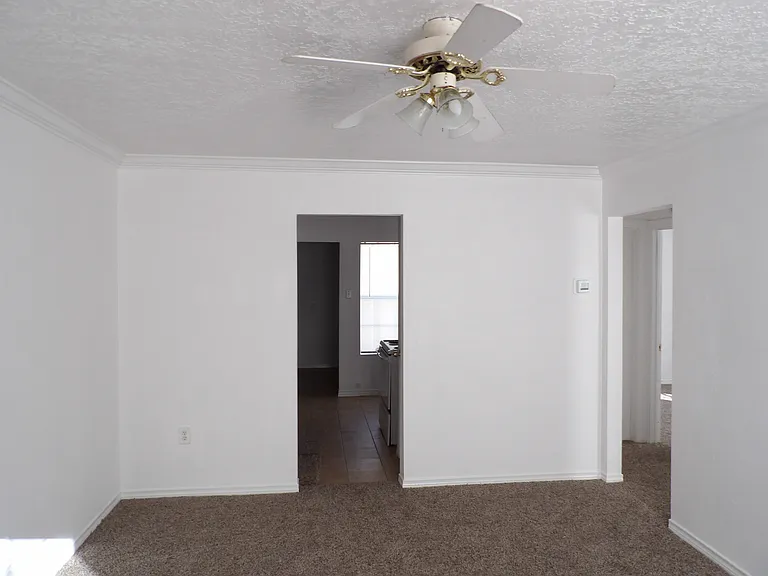 2828 NW Mobley Ave — Photo 2