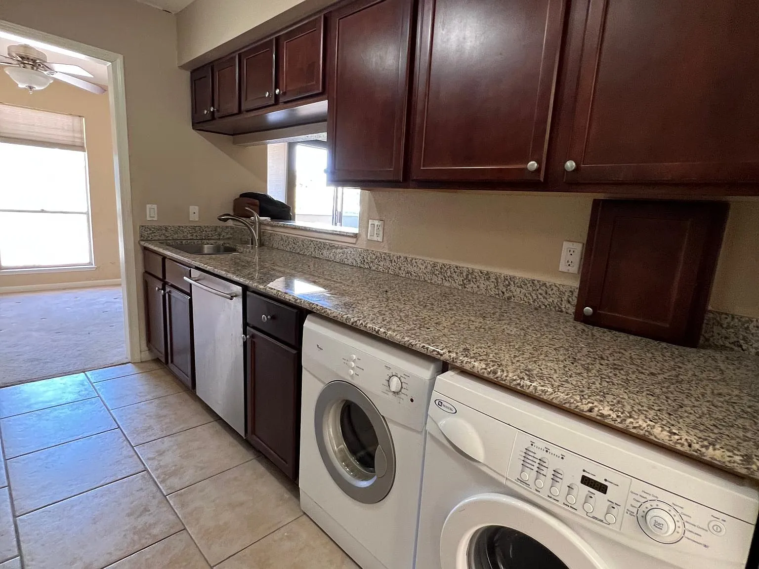 1 bed, 897 sqft, $1,200 — Photo 4