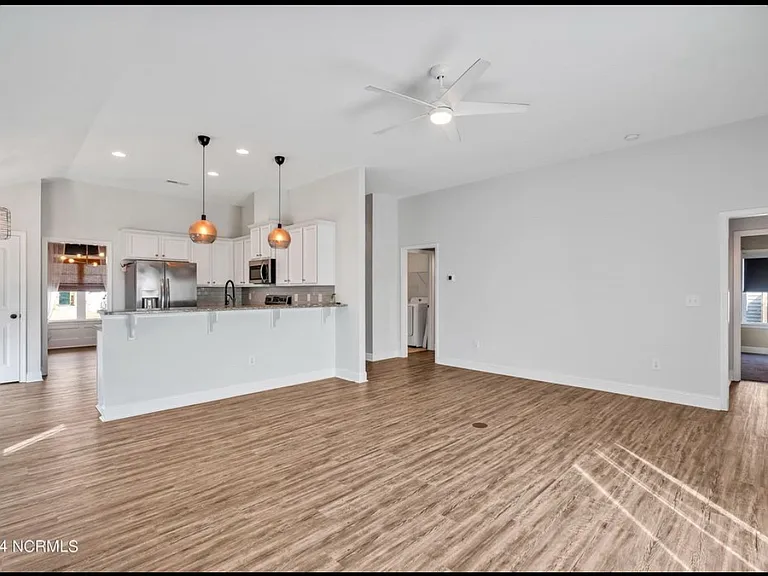 440 Pebble Shore Dr — Photo 16