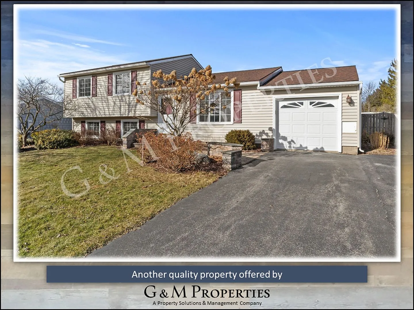 Beautifully Renovated 3-Bedroom Split-Level Home for Rent Move-In Ready! — Photo 4