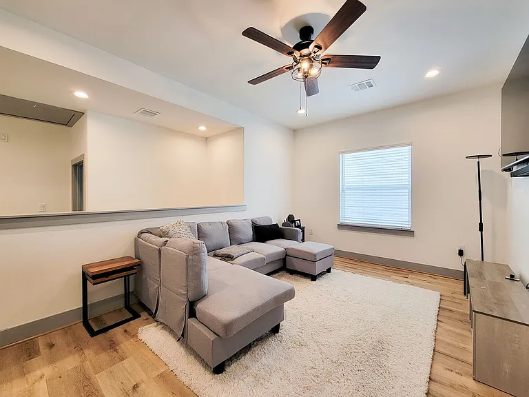 6520 Couch St — Photo 31