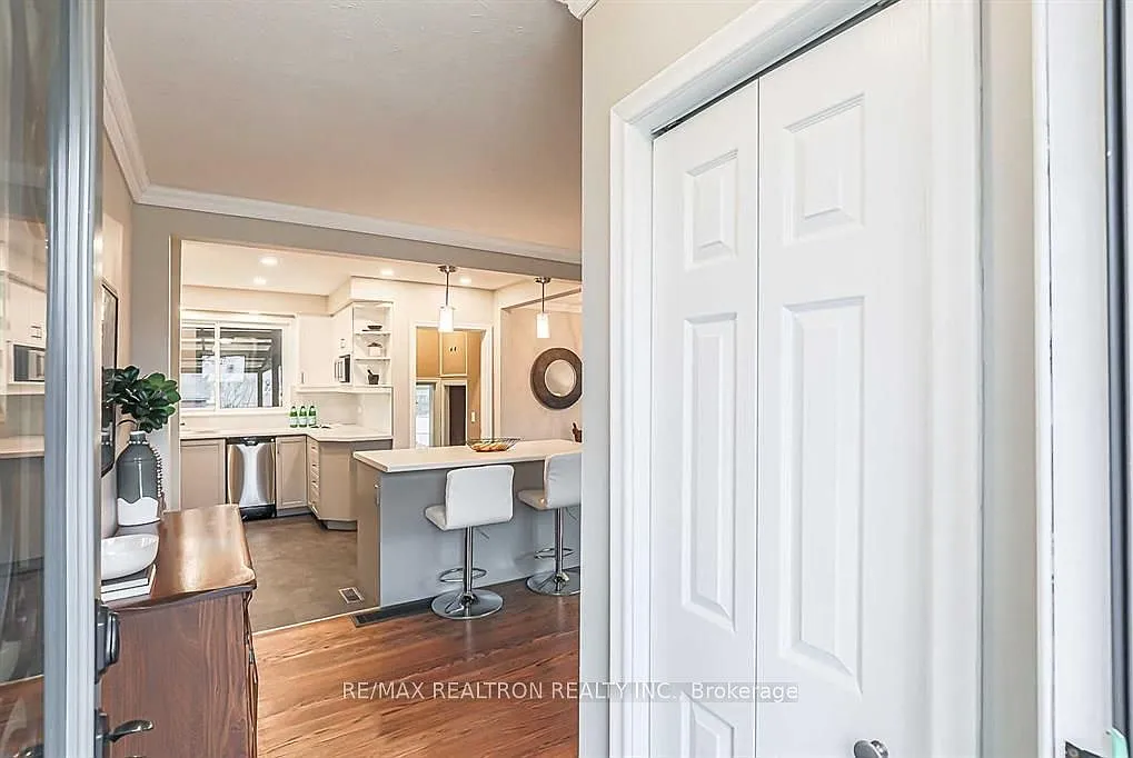 3 bed, $2,500 — Photo 2