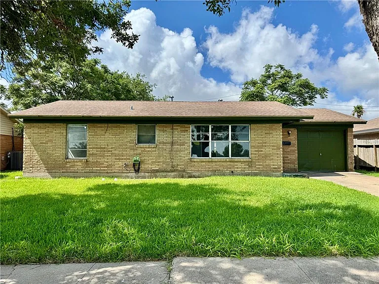 5825 Hugo Dr — Photo 1