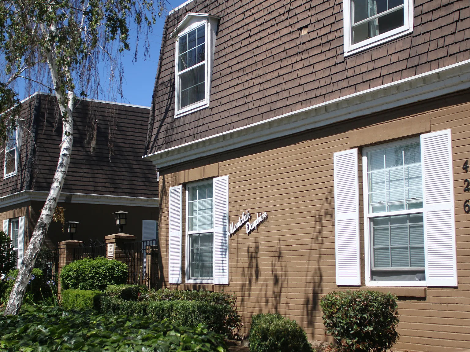 Montclair Dauphine Apartments — Photo 1
