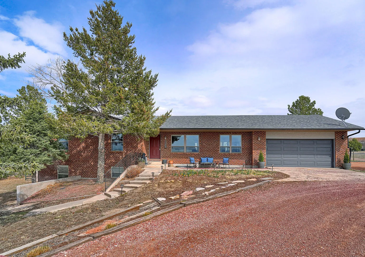 5 bed, 3.5 bath, 4064 sqft, $4,200 — Photo 1