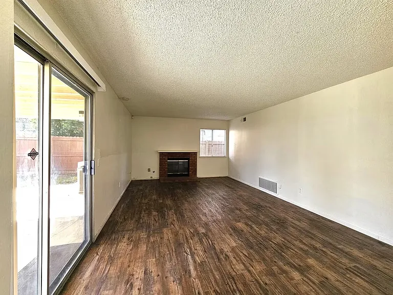24657 Carolyn Ave — Photo 14