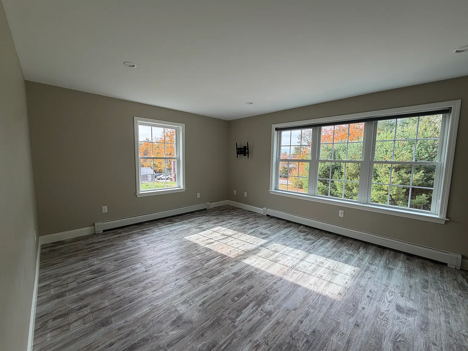 4 bed, 2.5 bath, 1350 sqft, $3,500 — Photo 3