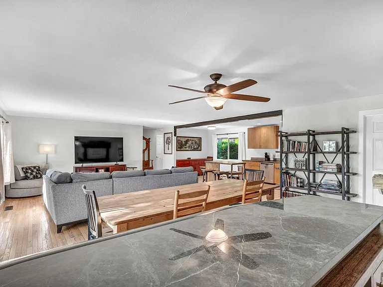 2655 Parkway Dr — Photo 17