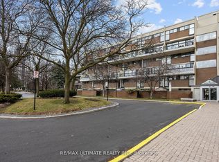 2 Valhalla Inn Rd #332, Toronto, ON M9B6C3