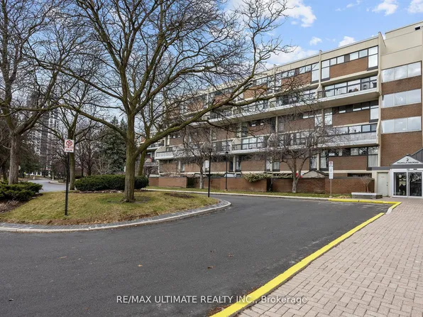 2 Valhalla Inn Rd #332, Toronto, ON M9B 6C3