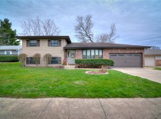 135 Dover Dr, Decatur, IL 62521