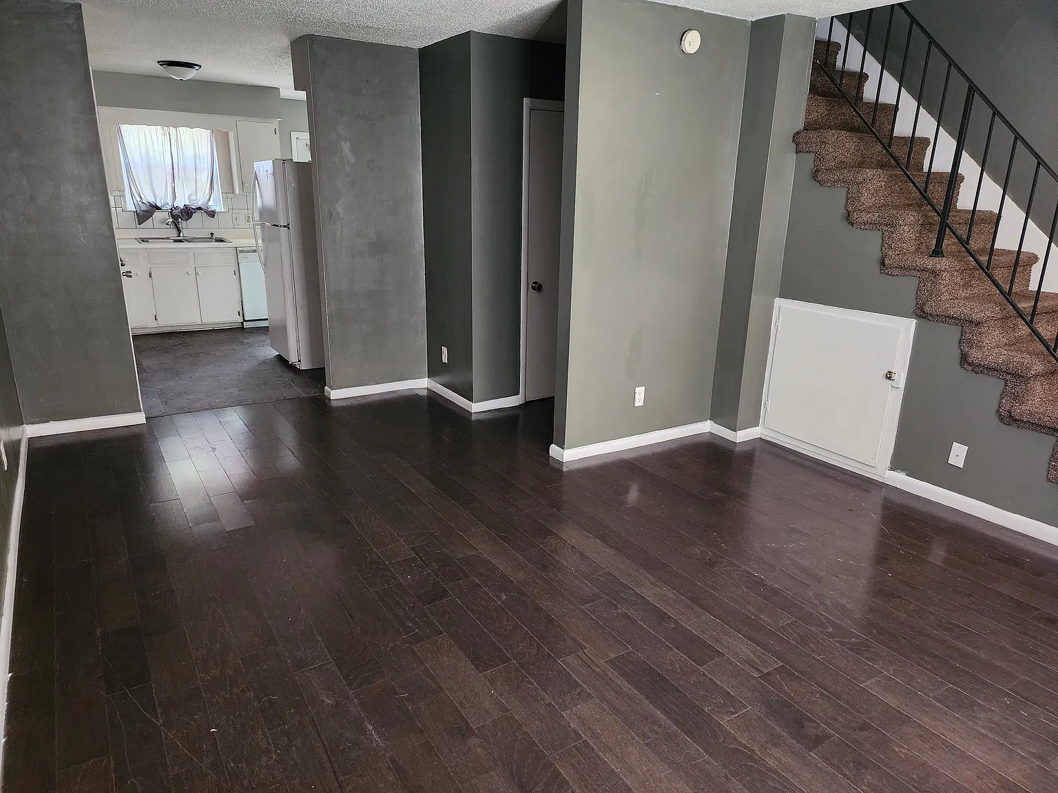 2 bed, 1.5 bath, 1100 sqft, $1,100 — Photo 2
