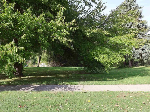2670 W 20th Ave, Oshkosh, WI 54904