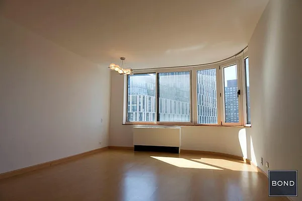 Rented by Bond New York | media 13