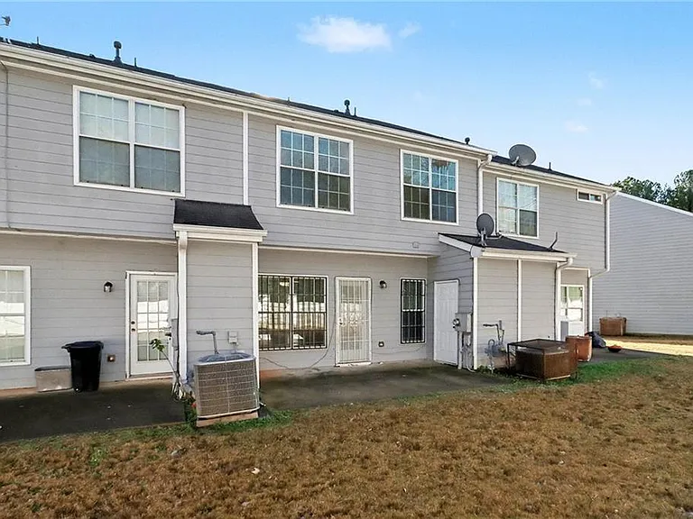 2559 Walden Lake Dr — Photo 17