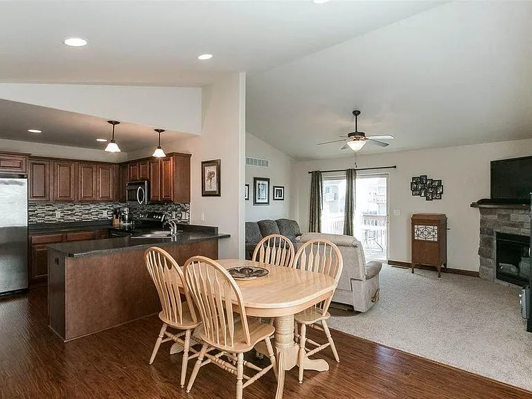 150 N Park Ridge Rd — Photo 2