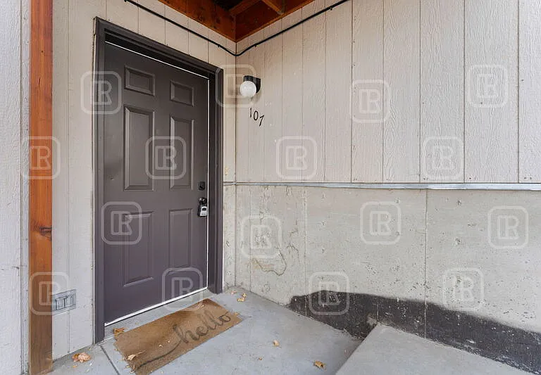 107 W 3rd St #1 — Photo 3
