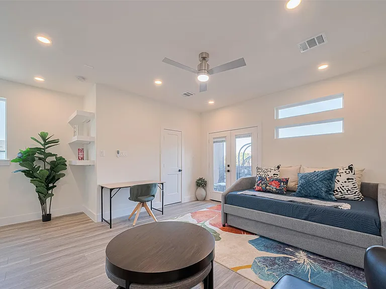 2909 Nagle St — Photo 26