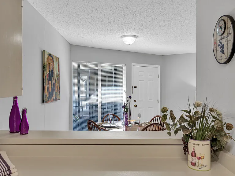 Windsong Apartments — Photo 20