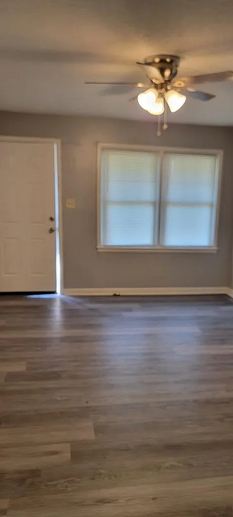 3 bed, 1.0 bath, 1066 sqft, $950 — Photo 2