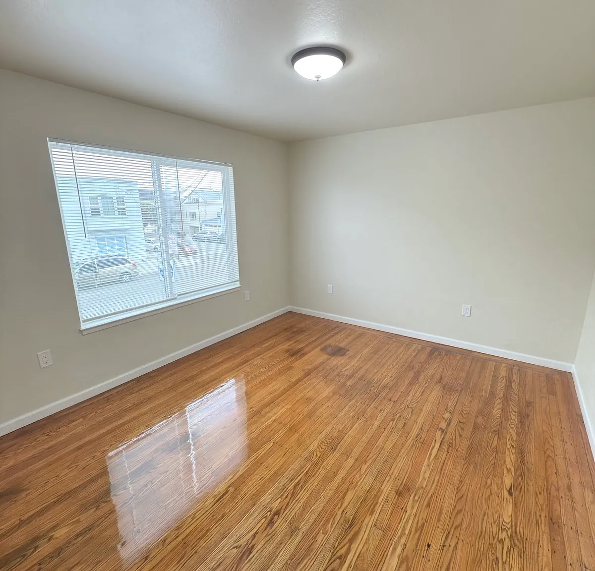 2 bed, 1100 sqft, $5,400 — Photo 3