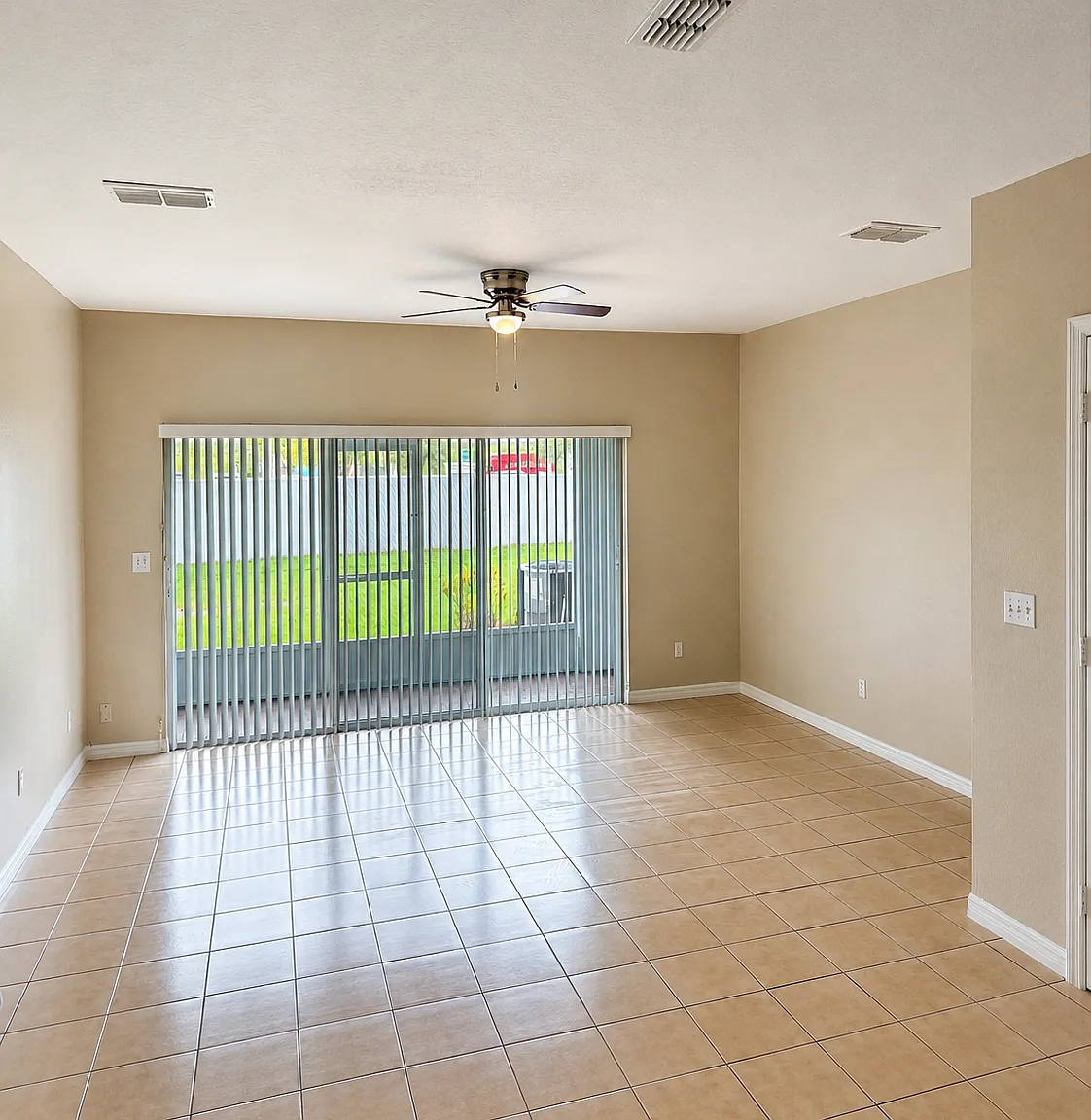 2 bed, 2.5 bath, 1304 sqft, $1,995 — Photo 4