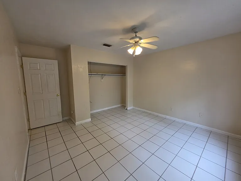 925 Dent St — Photo 6