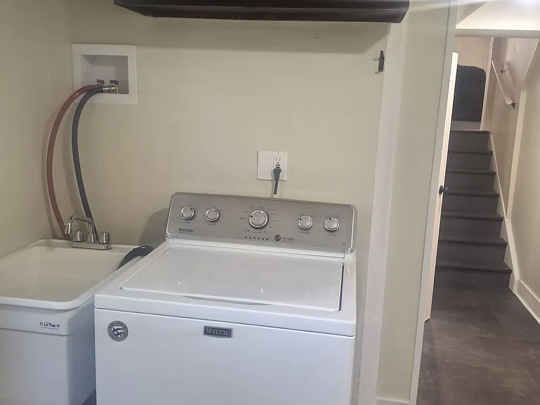 1495 Beach Ave — Photo 32