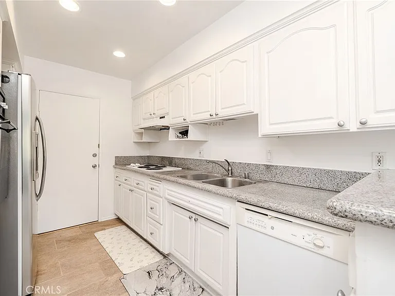 972 E California Blvd #202 — Photo 9