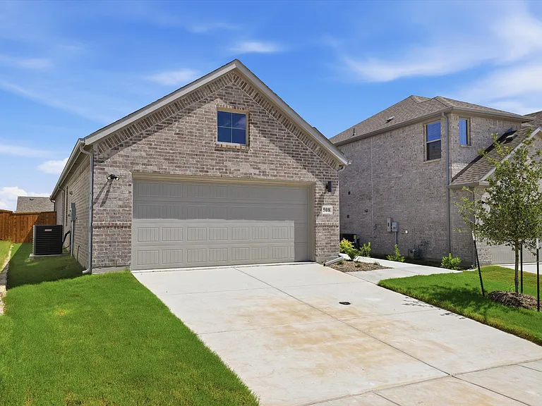 508 Green Grass Dr — Photo 2
