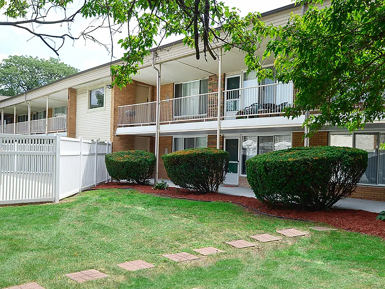 Manor House Apartments — Photo 41