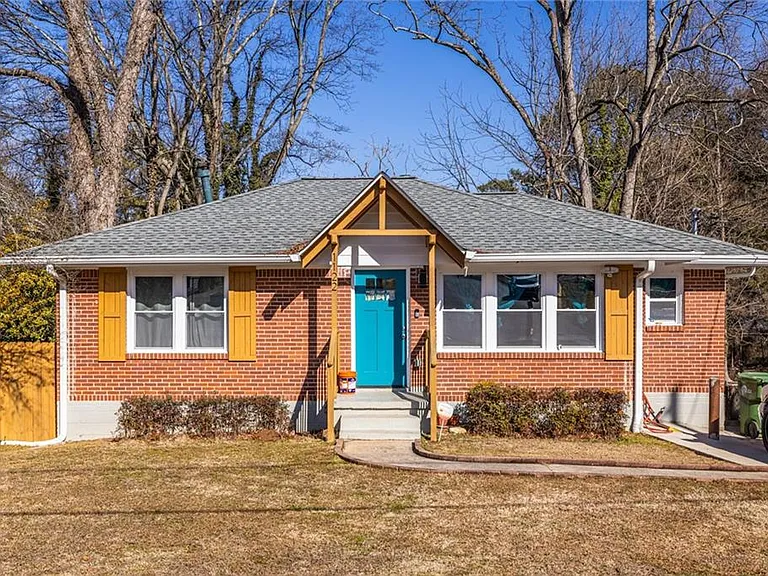 1122 Elaine Dr — Photo 2