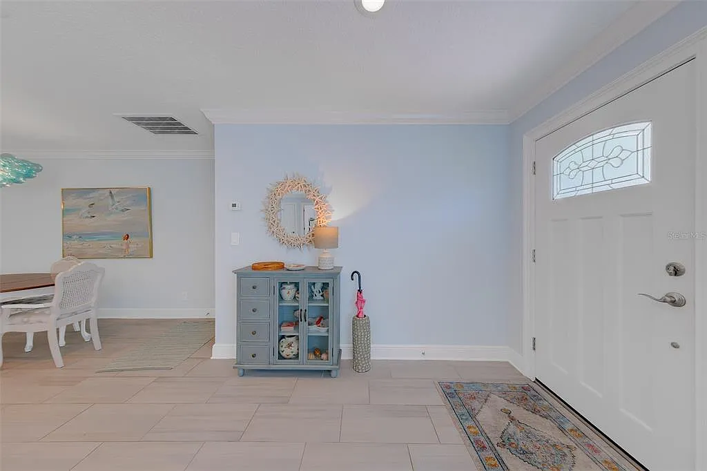 3 bed, 2.0 bath, 1560 sqft, $3,000 — Photo 3
