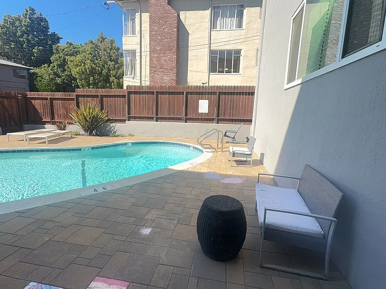 406 Van Buren Ave — Photo 8