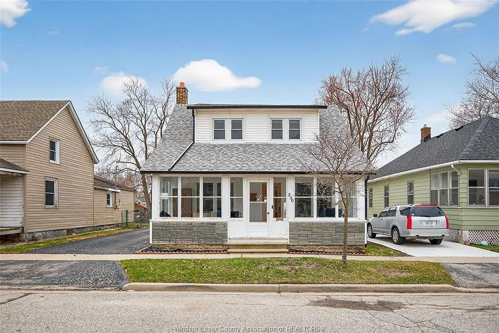 230 Brock St photo 1