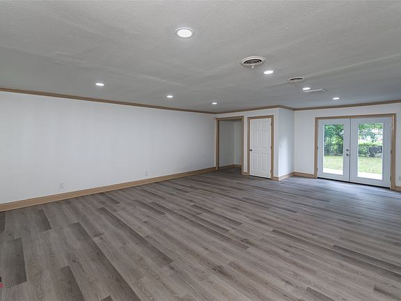 4th image of 2908 Despot Rd