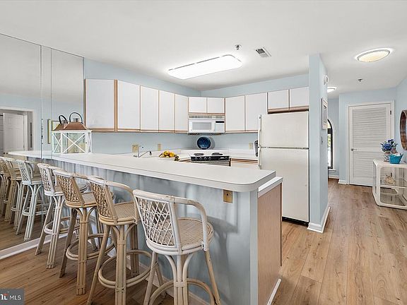 5th image of 201 S Heron Dr #8A