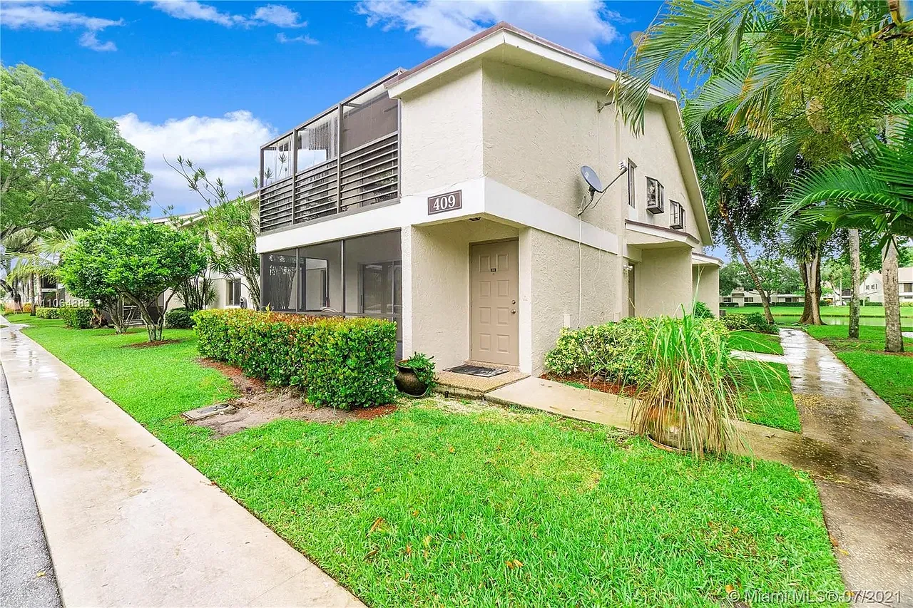 2 bed, 1080 sqft, $2,200 — Photo 1