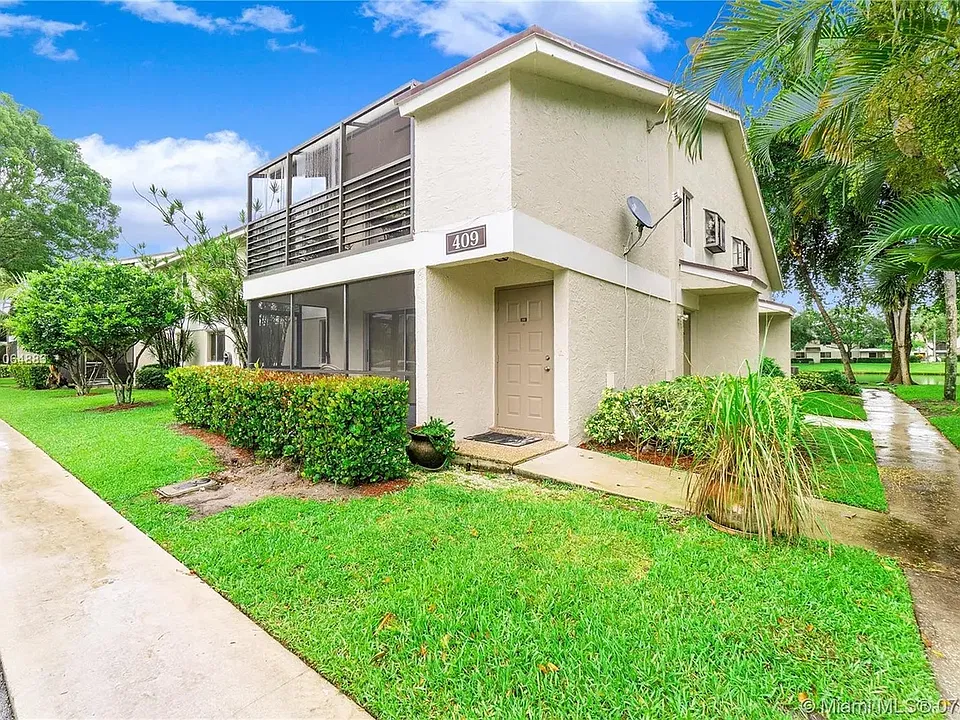 409 Gardens Dr #102